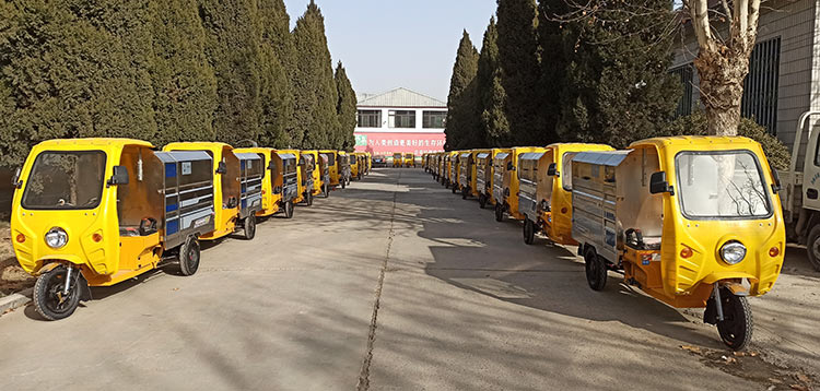 北京环卫公司引进两分类垃圾车
