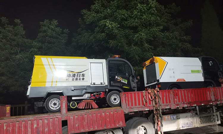 慢车道四轮洗扫车