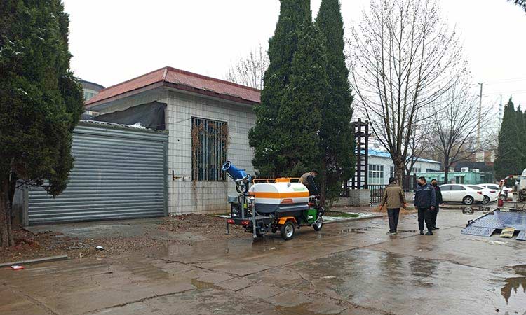 电动三轮洒水车