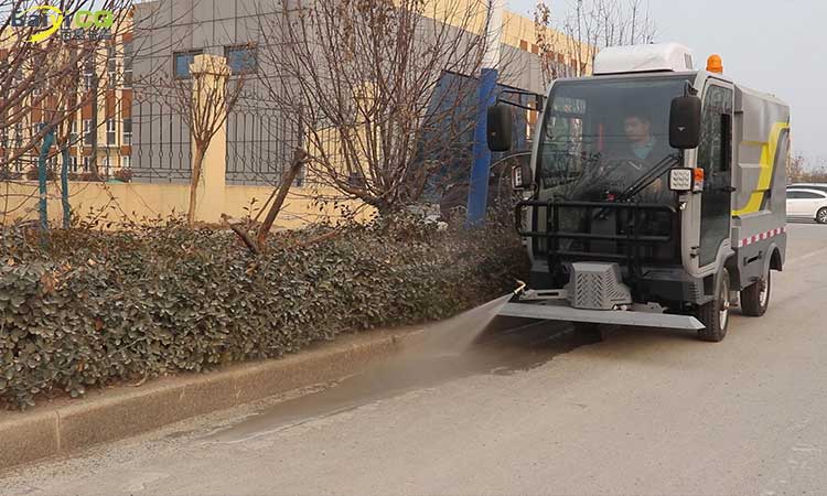 四轮小型电动高压清洗车主要用于道路冲洗环卫作业