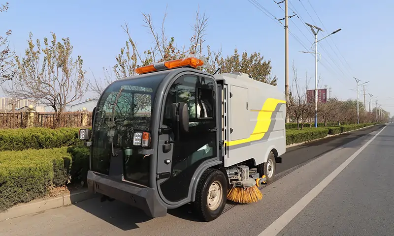 纯电动清扫车：助力城市环境卫生建设