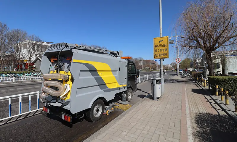 纯电动洗扫车：高效环保的道路清洁解决方案
