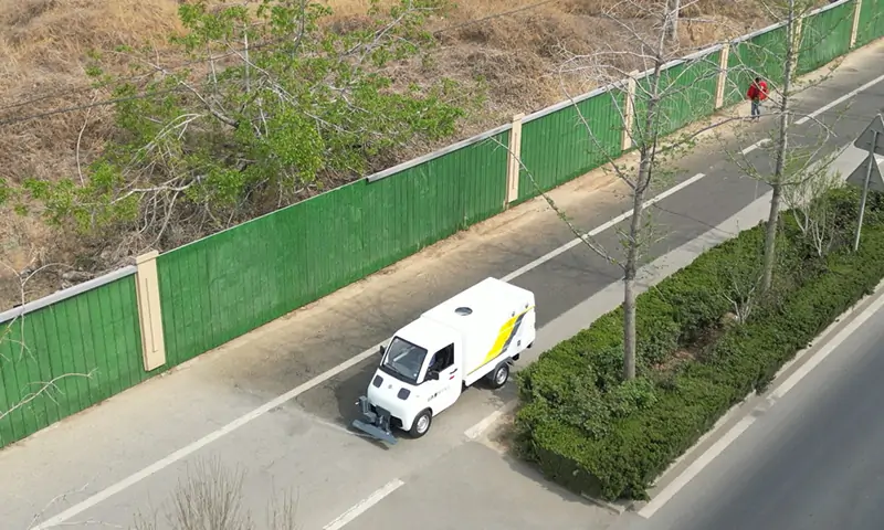 新能源路面养护车：创新清洁解决方案，提升城市环境质量