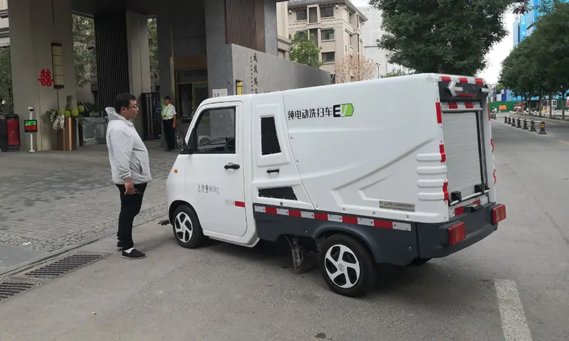 新能源洗扫车亮相客户现场 助力城市环卫智能化升级