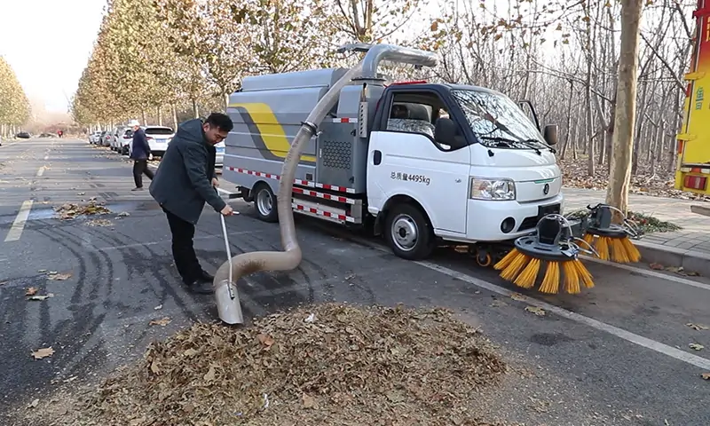 纯电动树叶收集车：让城市秋天更干净、更智慧